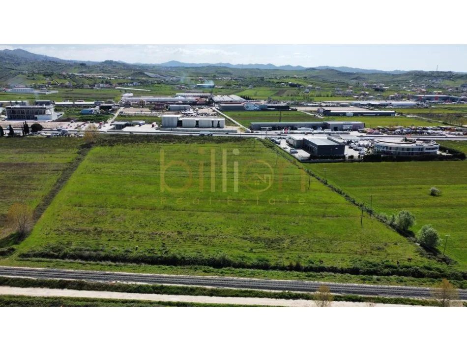 Durres, shitet toke , 45.400 m² (Maminas, Durrës, Albania)