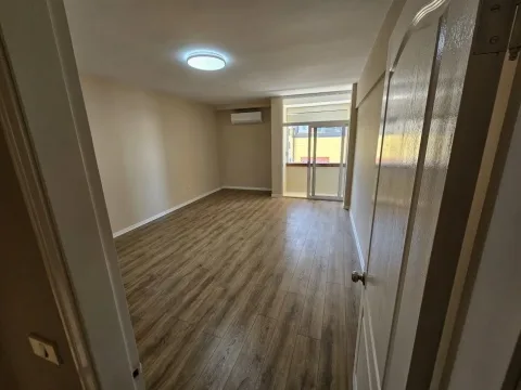 Tirane, jepet me qera zyre Kati 4, 130 m² 1.300 € (QENDER)