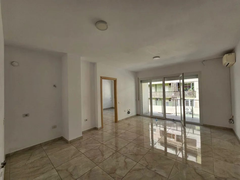Tirane, jepet me qera apartament 1+1 Kati 4, 60 m² 550 € (Zogu i Zi)