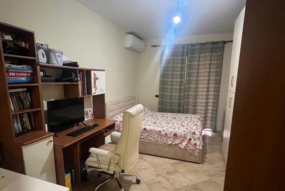 Tirane, jepet me qera apartament 2+1 Kati 7, 130 m² 400 € (Rruga Besim Alla)
