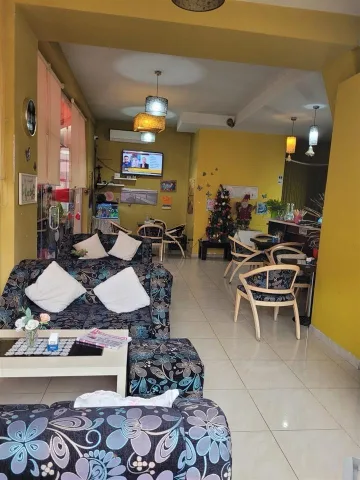 SHITET AMBIENT 66 M2 RRUGA E BARRIKADAVE 145.000 EURO