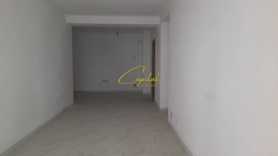 Tirane, jepet me qera zyre Kati 1, 119 m² 400 € (KOMBINAT)