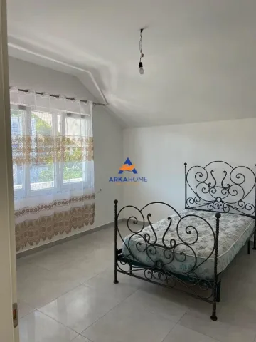 JEPET APARTAMENT 2+1 ME QERA "PAS CORNEUM, YZBERISHT" 400 EU