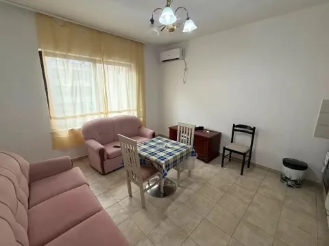 Tirane, jepet me qera apartament 1+1 Kati 3, 65 m² 350 € (Gjimnazi Aleks Buda Tirane)