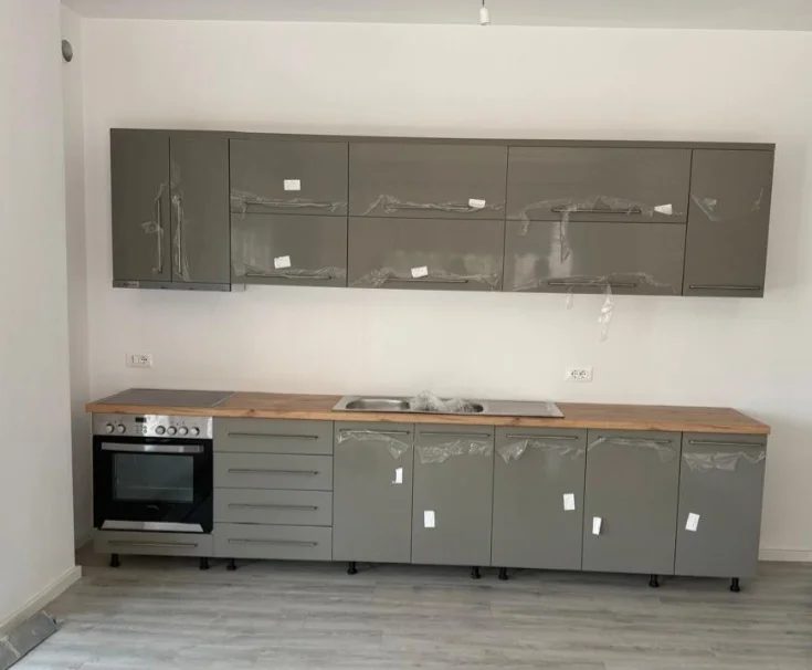 Tirane, Guzhina te reja akreliku bashk me paisje . Super Cmime 1.001 €