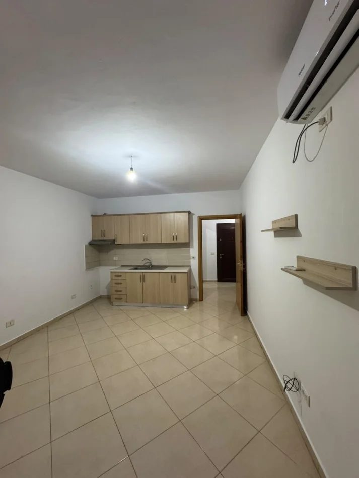 Tirane, jepet me qera apartament 1+1 Kati 8, 60 m² 320 € (Astir)