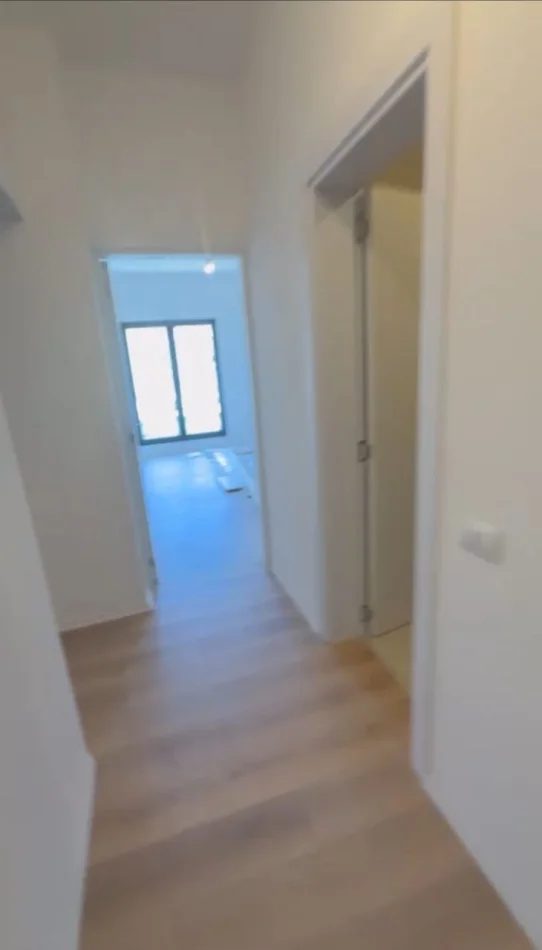 Tirane, jepet me qera ambjent biznesi Kati 4, 60 m² 750 € (Rruga e Barrikadave)
