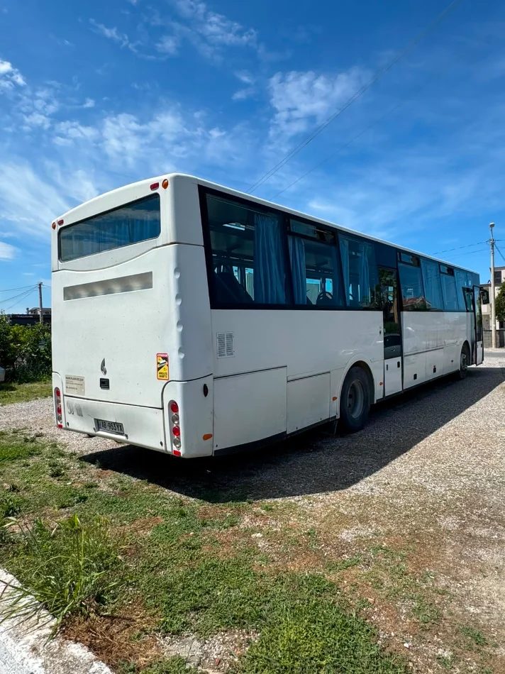 Tirane, shitet Autobus MAN Nafte, e bardhë manuale Kondicioner 400 km 13.000 €