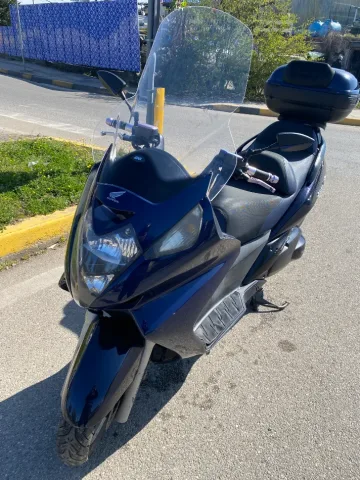 Tirane, shitet Scooter skuter honda silverwing , blu 68 mije viti 01 km 2.500 €