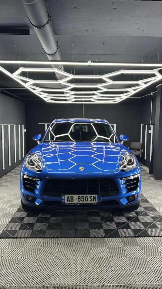 Tirane, shitet makine Porsche Macan Nafte, blu e errët automatik Kondicioner 90.000 km 24.990 €