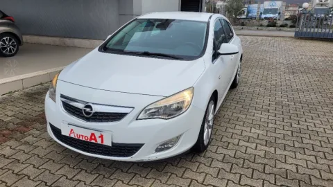 Tirane, makine me portobagazh opel Nafte, e bardhë manuale 210.000 km 3.200 €