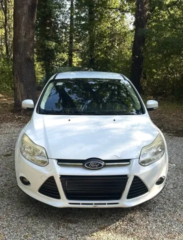 Tirane, shes makine Ford Focus Nafte, e bardhë manuale Kondicioner 47.000 km 600.000 €
