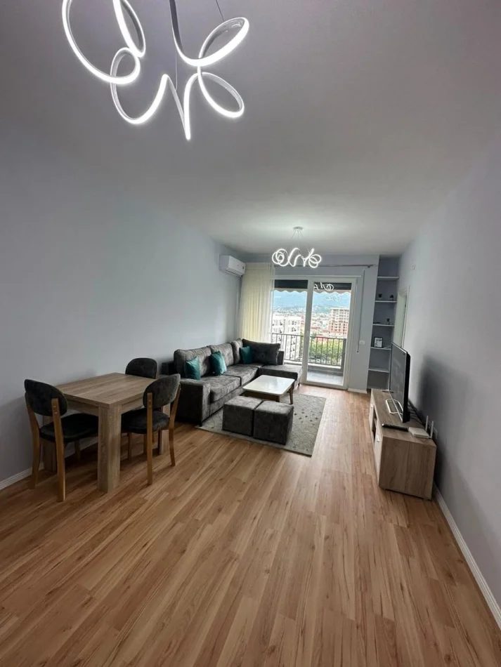 Tirane, jepet me qera apartament 2+1 Kati 7, 100 m² 600 € (Rruga 5 Maji)