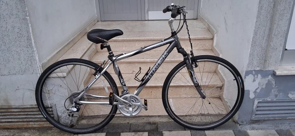 Tirane, njoftim biciklete 🌪🌪🌪TREK gri e erret 220 €