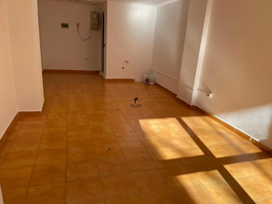 Tirane, jepet me qera dyqan Kati -1, 33 m² 500 € (STADIUMI DINAMO)