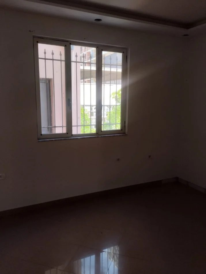 Tirane, jepet me qera ambjent biznesi Kati 1, 70 m² 600 € (Zogu i Zi)