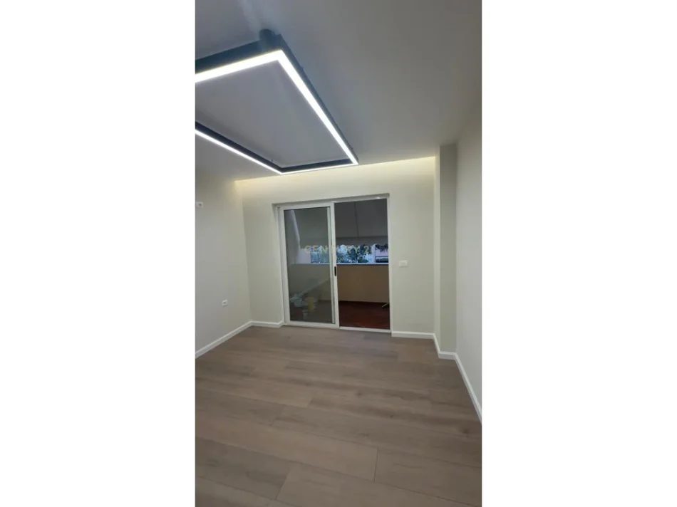 Tirane, shes apartament 1+1 Kati 5, 69 m² 182.800 € (Komuna e Parisit)