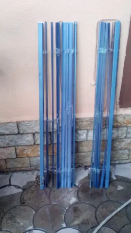 Tirane, shes 2 grila boje qielli per dritare 4.000 Leke