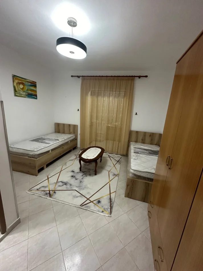 Tirane, jepet me qera apartament Studio Kati 1, 40 m² 350 € (Rruga 5 Maji)
