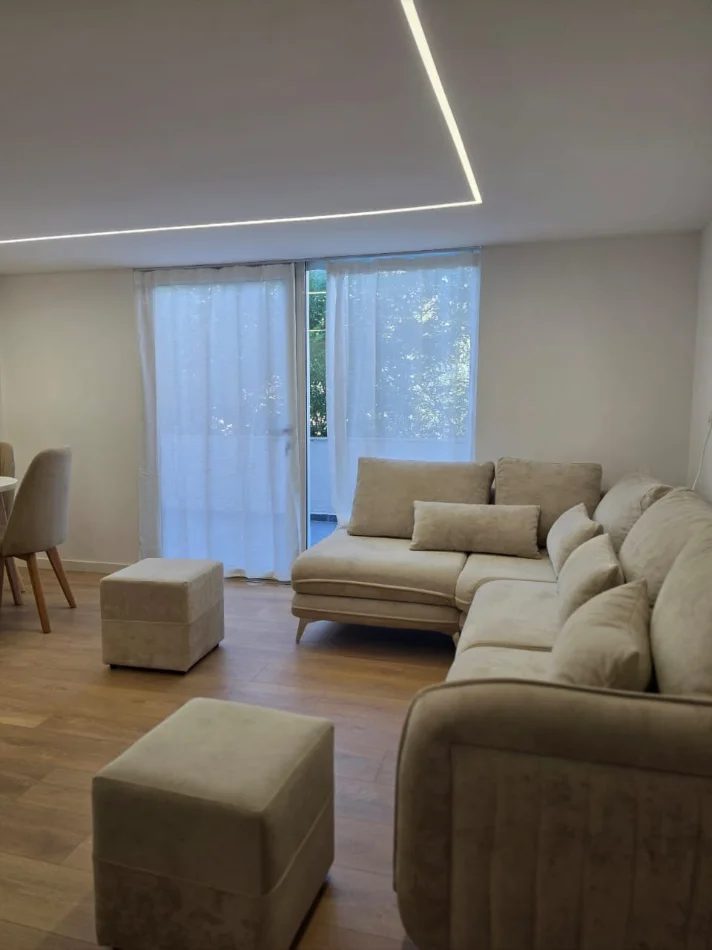 Tirane, jepet me qera apartament 2+1 Kati 2, 75 m² 450 € (Fresku)