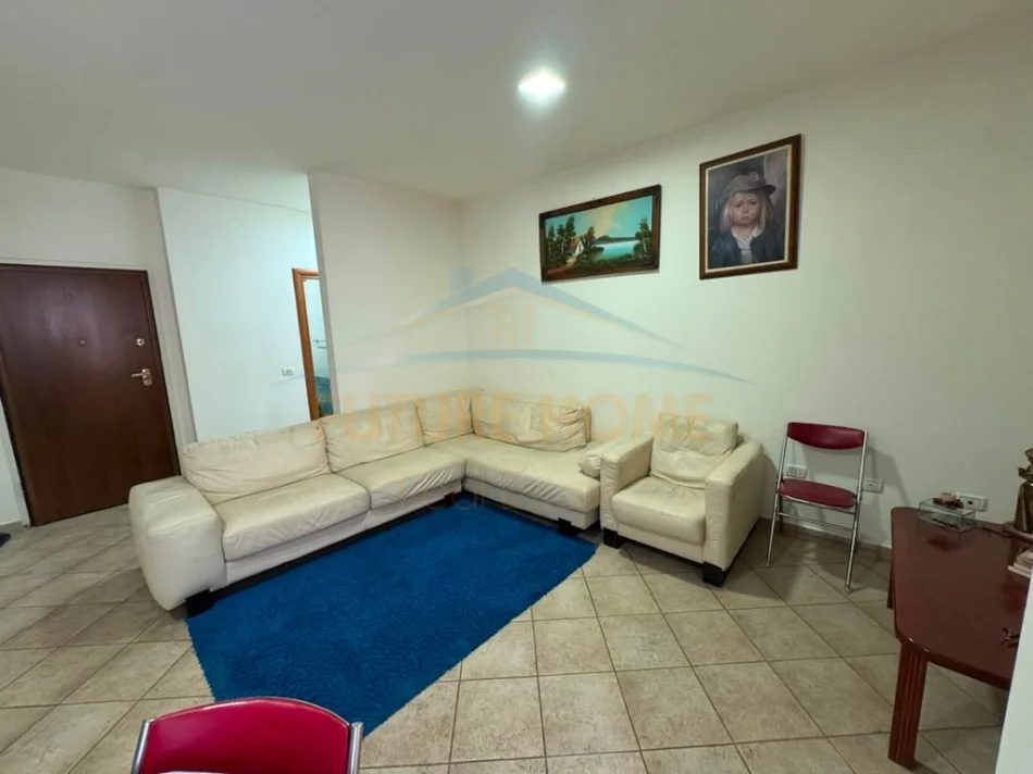Tirane, shitet apartament 2+1+Ballkon Kati 2, 100 m² 285.000 € (Rruga e Kosovareve)