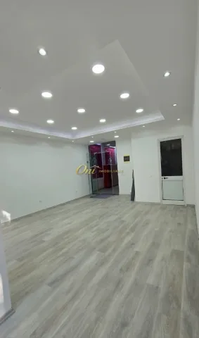 Tirane, jepet me qera zyre Kati 2, 40 m² 600 € (ISH EKSPOZITA)