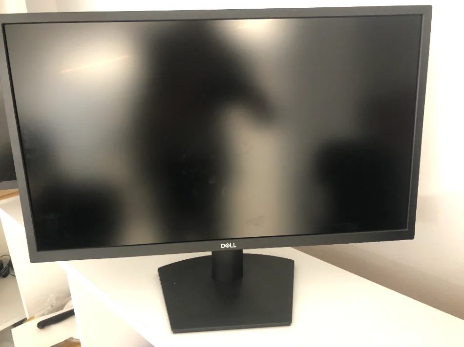 Tirane, shiten 3 Monitor DELL, FULL HD, 24inch.