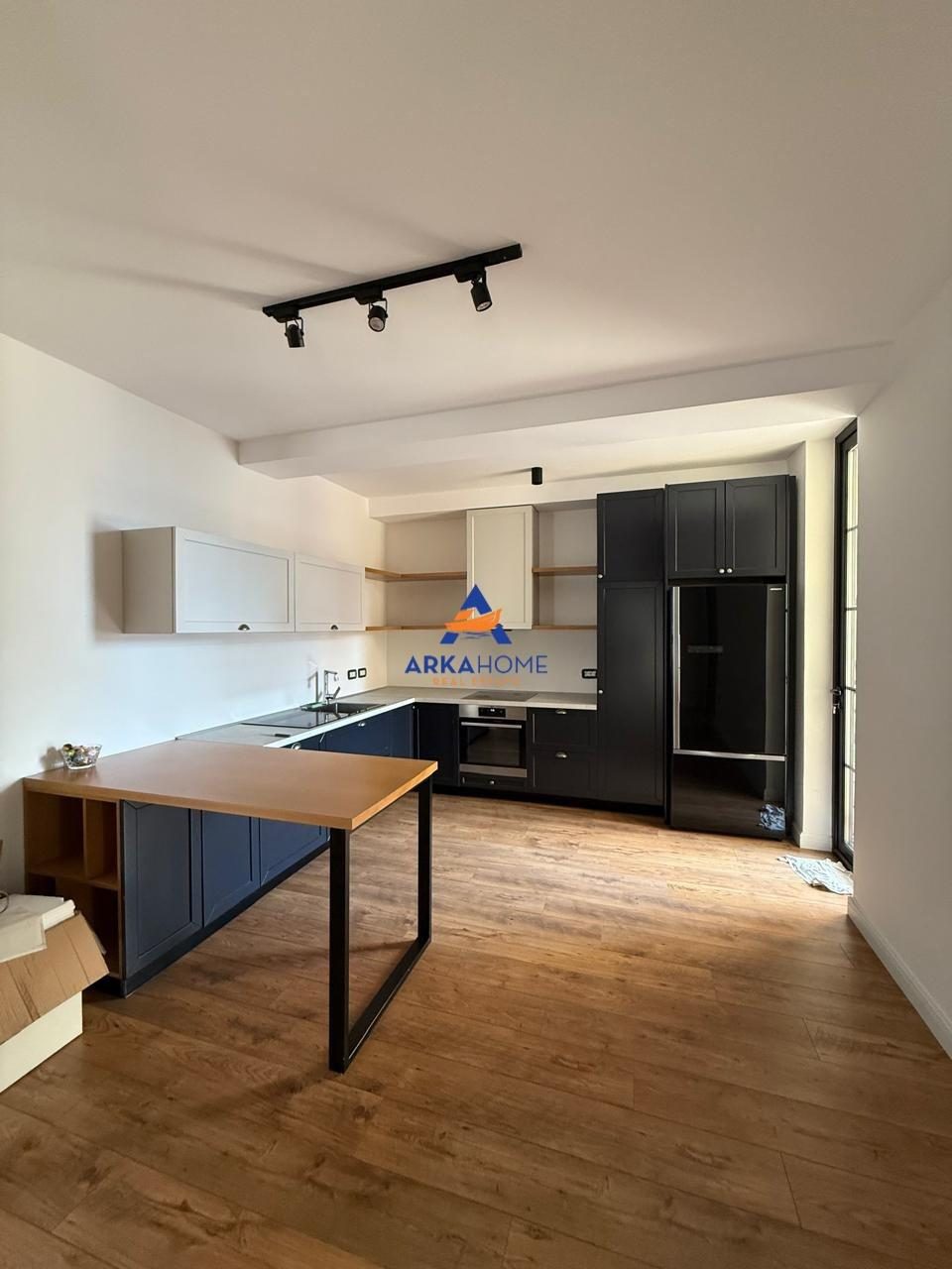 JEPET AMBIENT ME QIRA 112.2 M2 "KOMUNA PARISIT, RRUGA PROKO