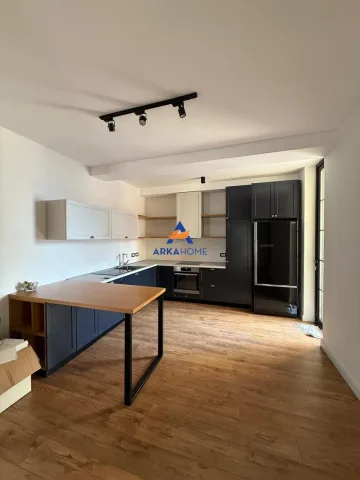 JEPET AMBIENT ME QIRA 112.2 M2 "KOMUNA PARISIT, RRUGA PROKO