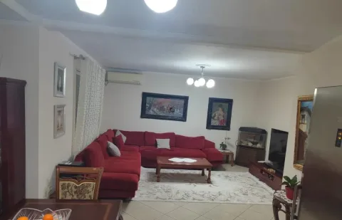 Tirane, shitet apartament 3+1+Ballkon Kati 4, 123 m² 221.900 € (RRUGA E KAVAJES)