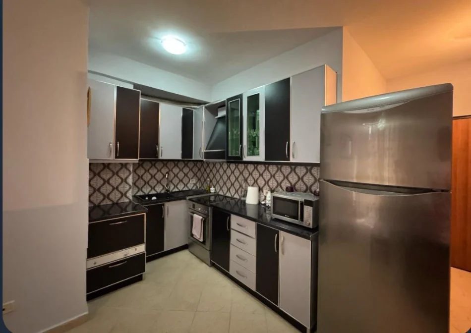 Tirane, jepet me qera apartament 2+1 Kati 3, 85 m² 450 € (YZBERISHT)