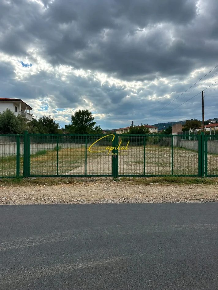 Tirane, shitet toke , 4.000 m² (YRSHEK)