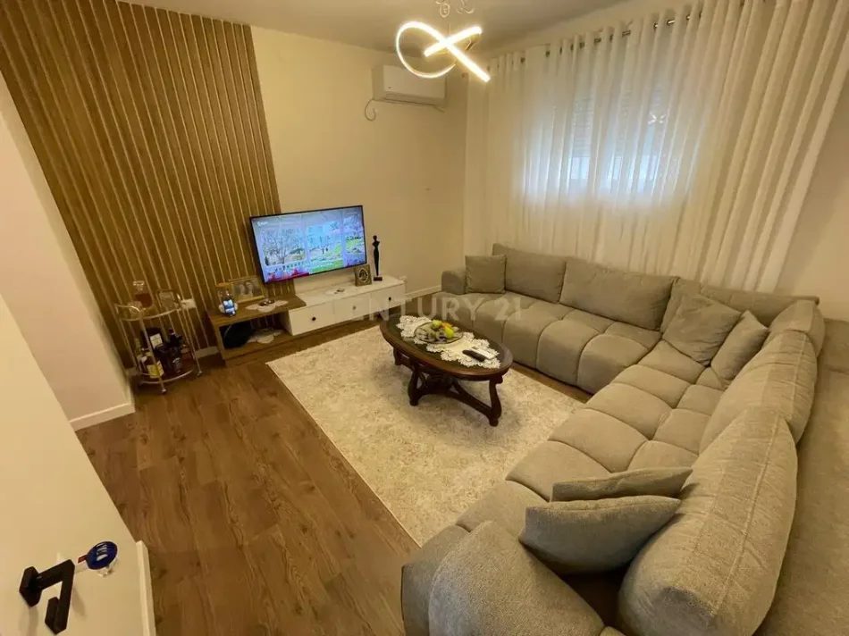 Tirane, jepet me qera Vile 3+1 , 128 m² 1.199 € (Rruga e Dibres)