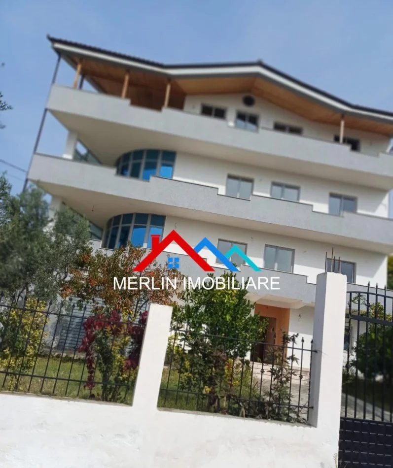 Tirane, shitet Vile 4 Kateshe, 671 m² ndertim, per 450.000 € ( afer RRUGES SE ARBERIT)