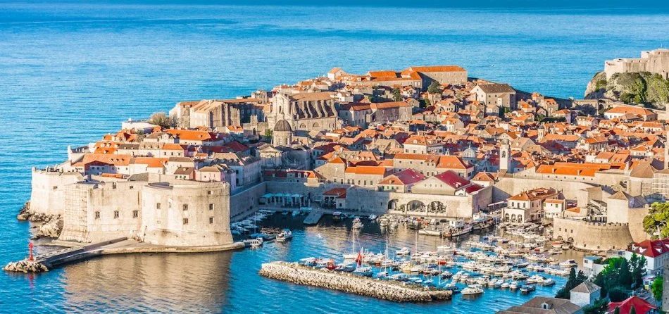 Tirane, oferte City-tour | Vizita qytetesh 𝗗𝗨𝗕𝗥𝗢𝗩𝗡𝗜𝗞 𝗠𝗘 𝗔𝗨𝗧𝗢𝗕𝗨𝗦 𝗗𝗛𝗘 𝗚𝗨𝗜𝗗𝗘 , 𝟯 𝗗𝗜𝗧𝗘
