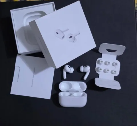 Tirane, shes AirPods noise cancellation gjendje shum te mir