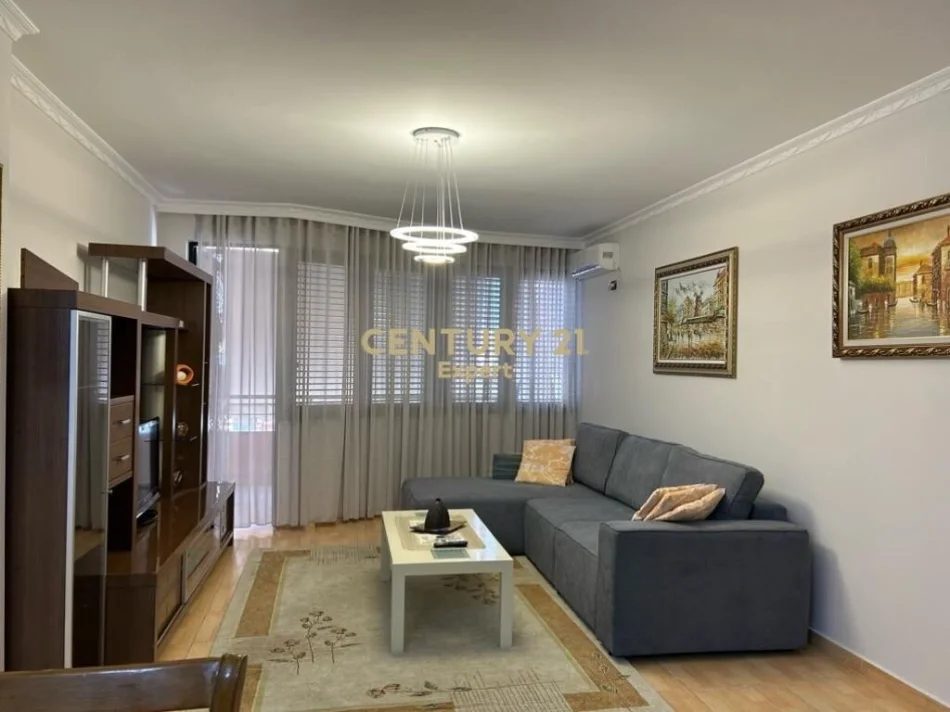 Tirane, jepet me qera apartament 2+1+Aneks Kati 5, 112 m² 700 € (TEK JOENA,21 DHJETORI)