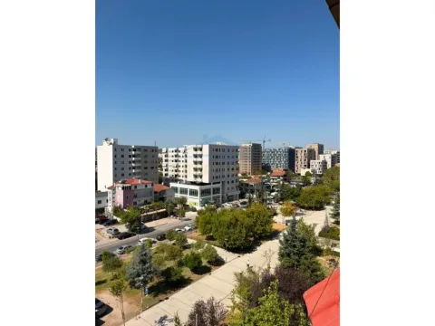 Tirane, shitet apartament 2+1+Ballkon Kati 7, 72 m² 162.000 € (Fusha Aviacionit)