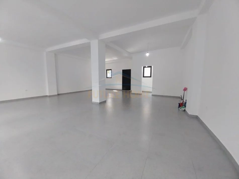 Tirane, shitet ambjent biznesi Kati 0, 108 m² 315.000 € (21 Dhjetori)