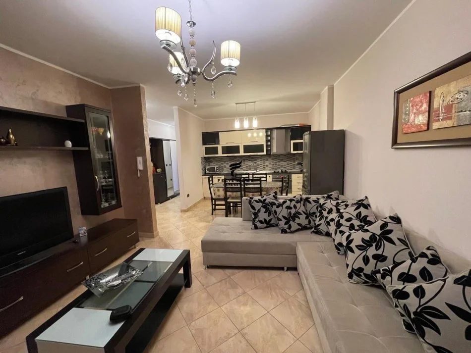 Tirane, jepet me qera apartament 2+1 Kati 6, 120 m² 70.000 € (XHAMLLIKU)