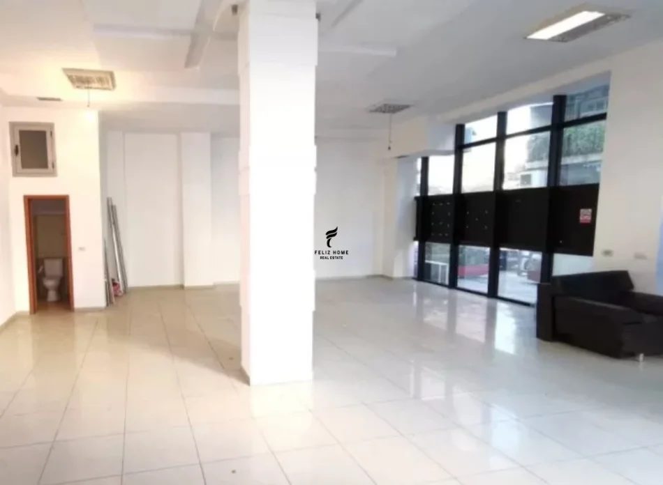 Tirane, shitet dyqan Kati 0, 65 m² 470.000 € (STADIUMI DINAMO)