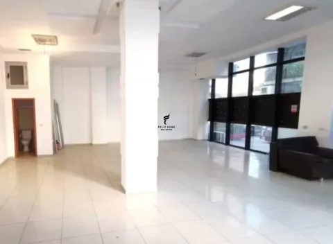 Tirane, shitet dyqan Kati 0, 65 m² 470.000 € (STADIUMI DINAMO)