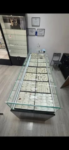 Tirane, shes Tavoline xhami per dyqan ose biznes 700 €