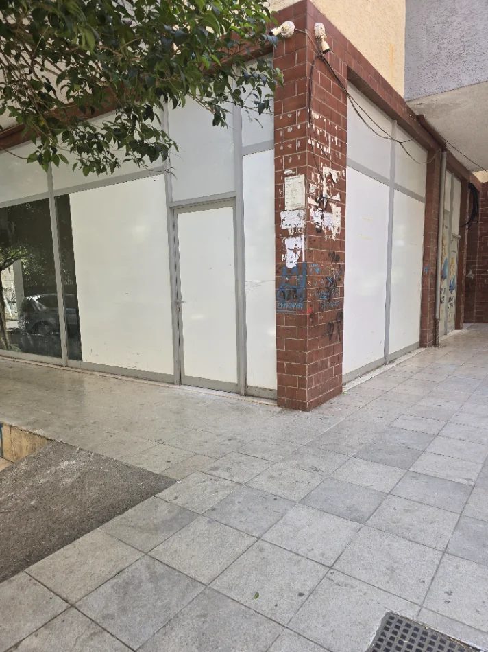 Tirane, shitet dyqan [ AktualishtBar Kafe ]Kati 0, 72 m² 140.000 € (Fresku, ne zonen e Rest. Freskut.)
