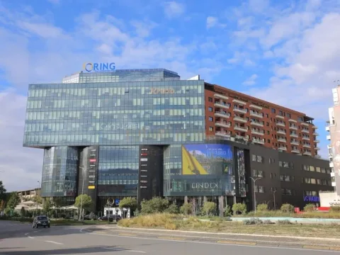 Tirane, jap me qera ambjent biznesi Kati 8, 770 m² (Zogu i Zi)