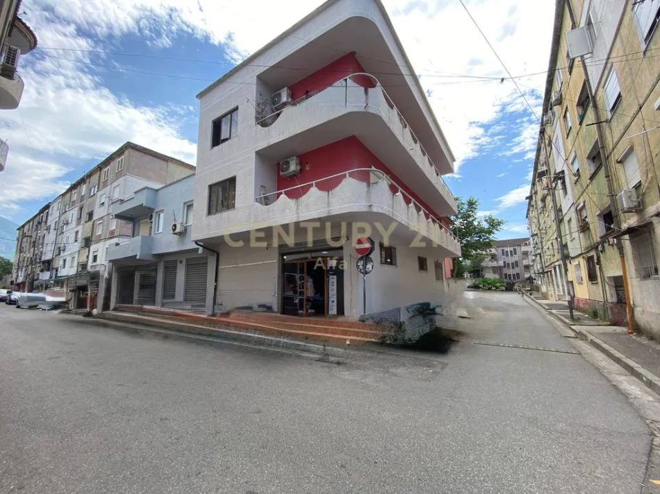 Tirane, shitet Vile 4+1 , 400 m² 469.000 € (Oxhaku)