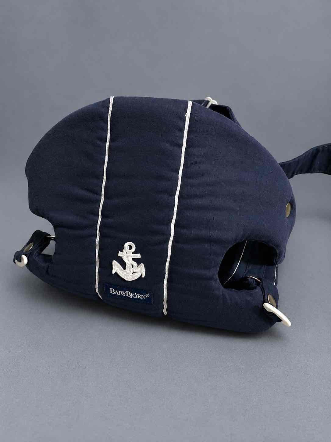 Kangur mbajtes BabyBjörn