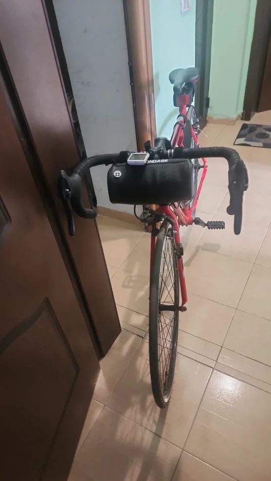 Tirane, shes biciklete Cross e kuqe 250 €