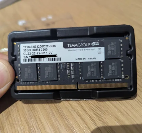 32 GB DDR4 SODIMM (per laptop)