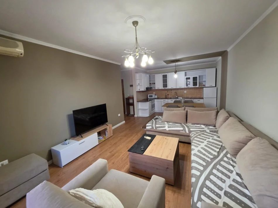 Tirane, jepet me qera apartament 1+1 Kati 6, 74 m² 700 € (Komuna e Parisit – Kompleksi Kika 1)